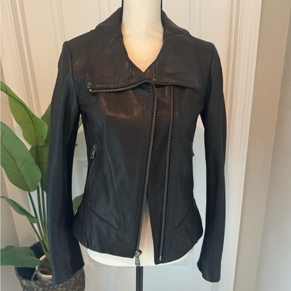 Andrew Marc Women's Classic Black Leather Jacket. Size S.  NWT - Picture 1 of 11